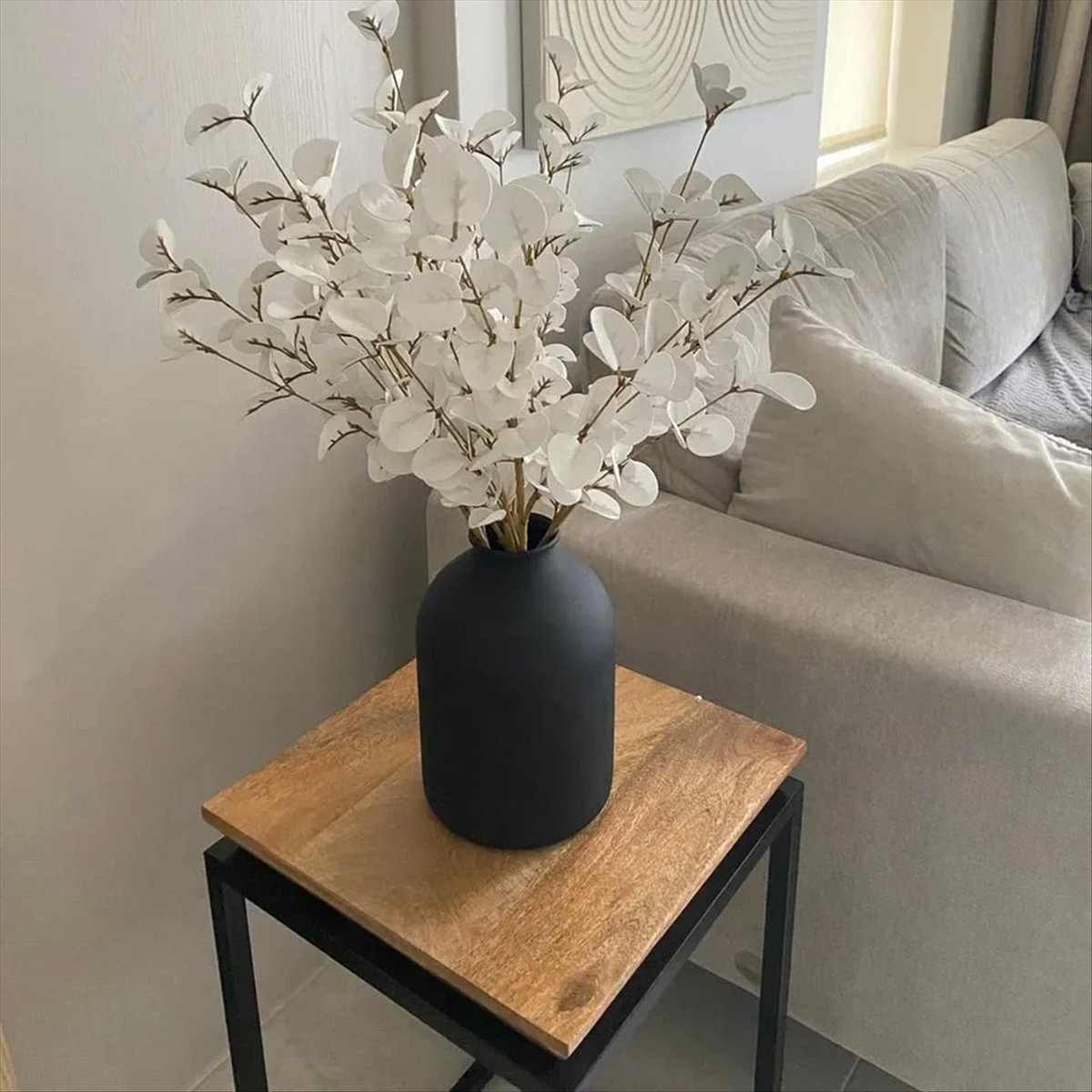 Home Decor Trend 2026 - Vase en fer forgé mat tendance