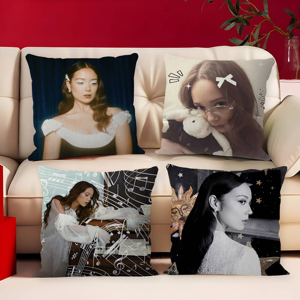 Home Decor Png - Singer L-Laufey.png Coussins décoratifs personnalisés avec